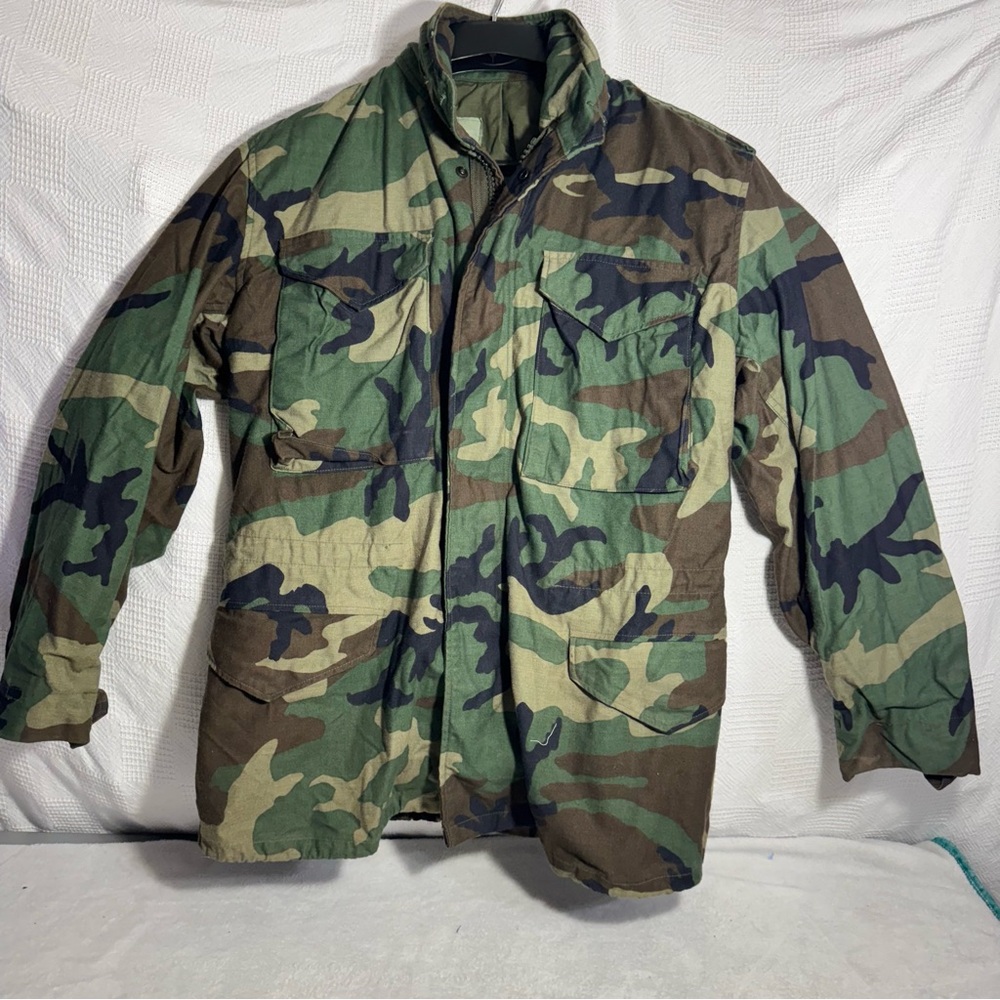 Military Cold Weather Camouflage Field Jacket. Detachable Hood.‎ Size Small
